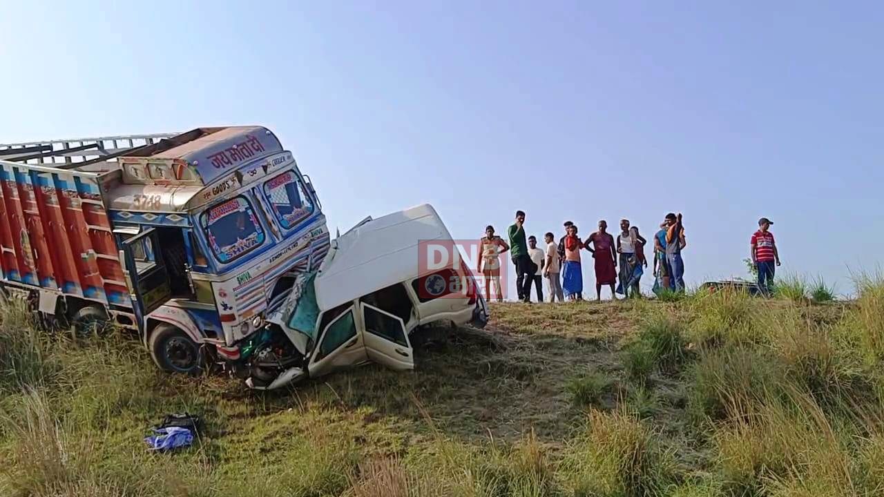 गिट्टी से लदी ट्रक ने स्कॉर्पियो में मारी जोरदार टक्कर, स्कार्पियो चालक की मौके पर ही मौत, चालक का शव स्कॉर्पियो में फसा 3