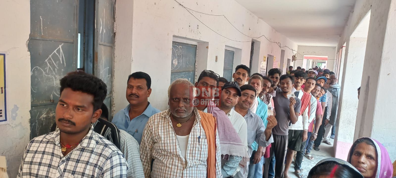 बछवाड़ा प्रखंड में कड़ी सुरक्षा व्यवस्था के बीच शांतिपूर्वक मतदान हुआ संपन्न 5