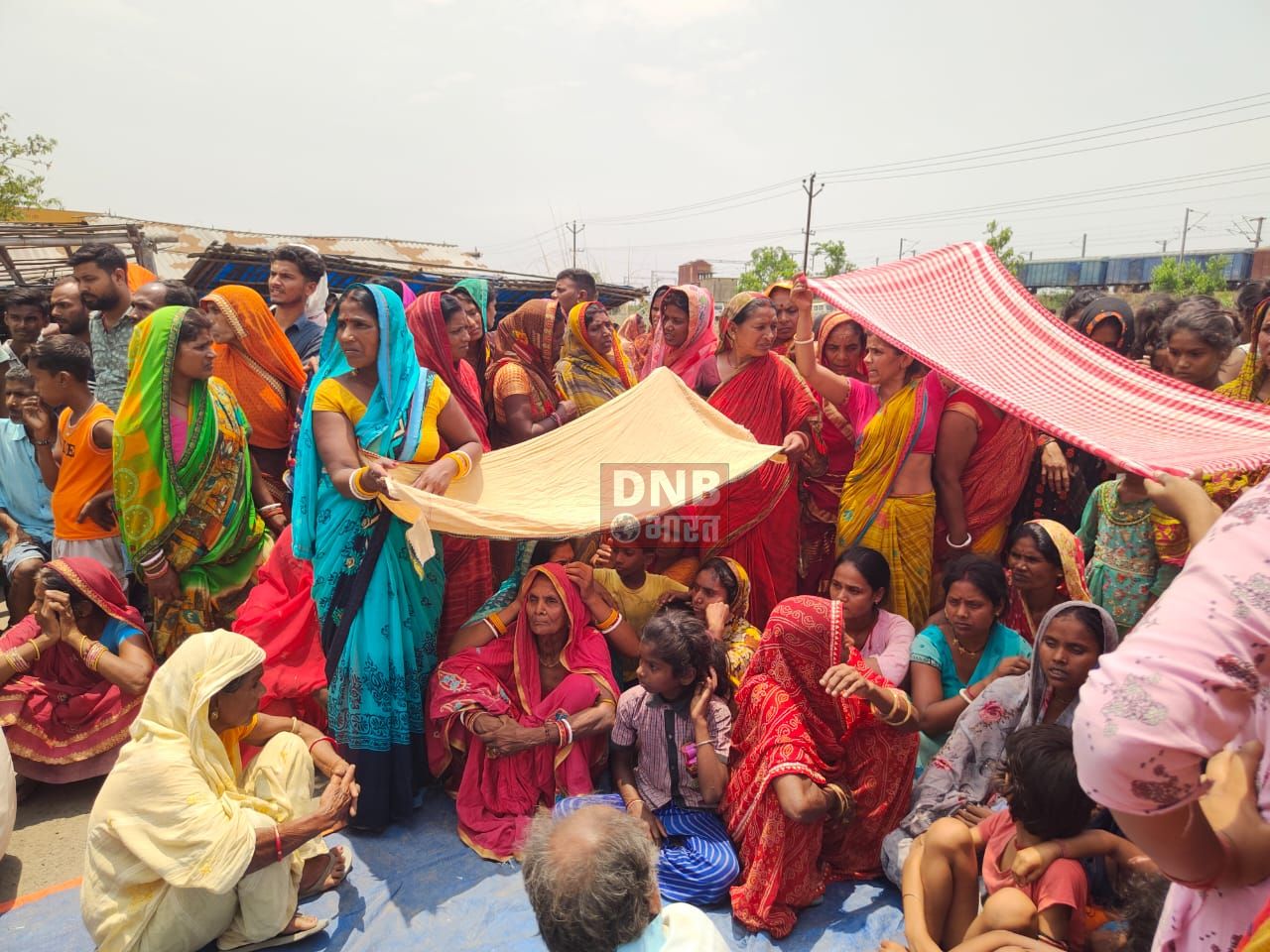 मौत से आक्रोशित लोगो ने मुआवजे की मांग को लेकर शव को एनटीपीसी बरौनी के मुख्य द्वार पर रखकर चार घंटा किया जाम 3