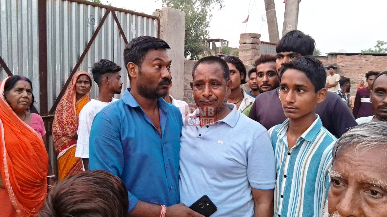 बरौनी-मोकमा रेल खंड पर पति को ट्रेन से गिरते देख पत्नी व पति पत्नी को गिरते देख एक अन्य युवक ने बचाने को लेकर लगाई छलांग, तीनों घायल का चल रहा ईलाज 2