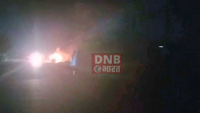 नालंदा: देर रात विगत एक महीने से खड़ी ट्रक में लगी अचानक आग, सड़क किनारे खड़ी ट्रक जलकर हुआ राख 2