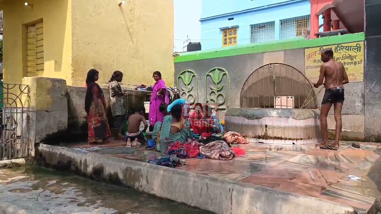 बिहार शरीफ स्मार्ट सिटी में पिछले कई दिनों से पानी की समस्या से लोग परेशान, पानी के इंतजार में घंटो देना पड़ता है धरना 2