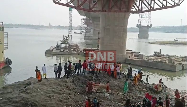सिमरिया गंगा घाट पर अपराधियों के द्वारा श्रद्धालुओं के साथ मारपीट एवं छिनतई की घटनाएं हो गयी है आम बात, आम लोग हो रहे है परेशान 4