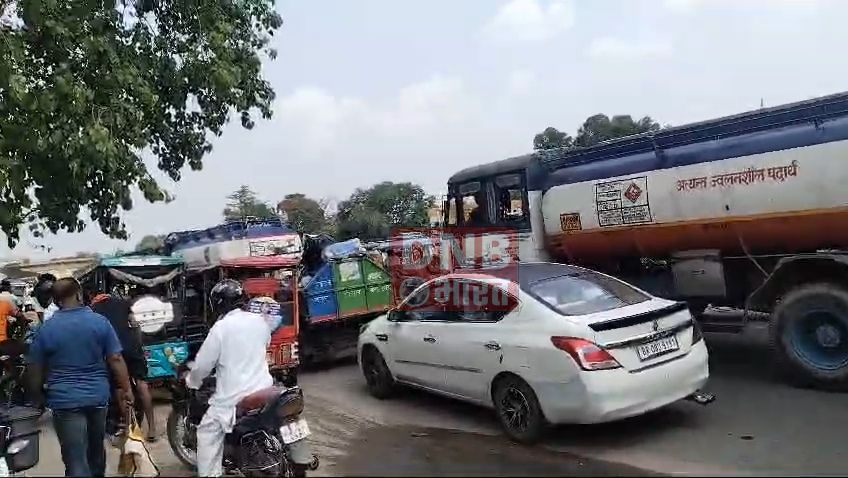 बेगूसराय में तेज रफ्तार ट्रक ने एक साइकिल सवार युवक को कुचला, युवक की घटनास्थल पर ही दर्दनाक मौत, मौत से आक्रोशित लोगों ने एनएच 31 को जाम कर जमकर किया हंगामा 3