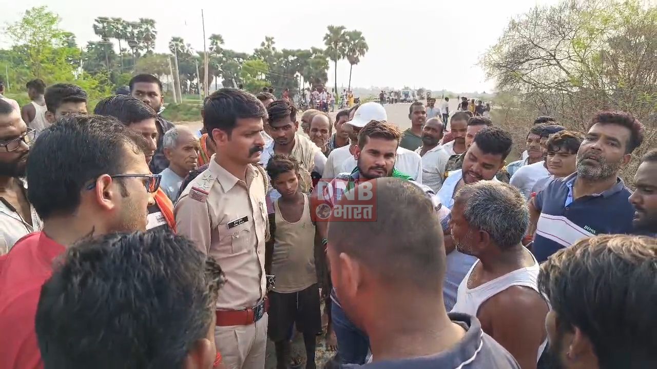हाइवा ट्रक और स्कॉर्पियो के बीच जबरदस्त टक्कर, स्कॉर्पियो के उड़े परखच्चे,एक युवक की मौत,चार जख्मी 3