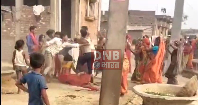 बेगूसराय में जमीनी विवाद में दबंग पड़ोसी ने घर मे घुसकर महिला के साथ किया जमकर पिटाई, सदर अस्पताल में भर्ती 4