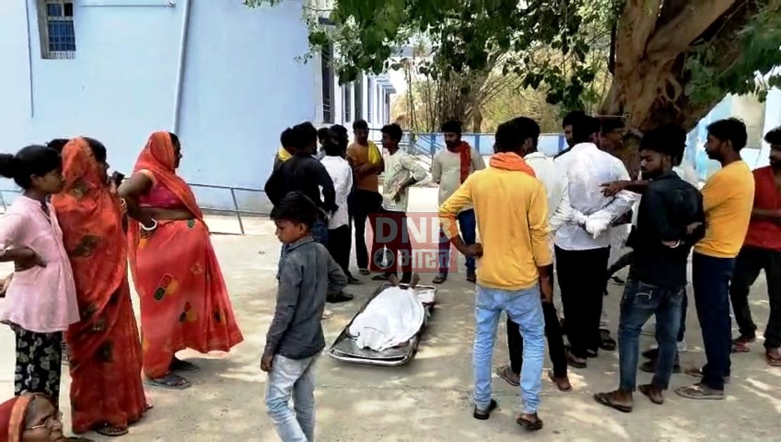 अनियंत्रित होकर पलटा टेम्पू, एक किशोरी की मौत,महिला समेत चार घायल, बच्चे के मुंह जुट्ठी में समान लेकर जाने के दौरान हुई घटना 3