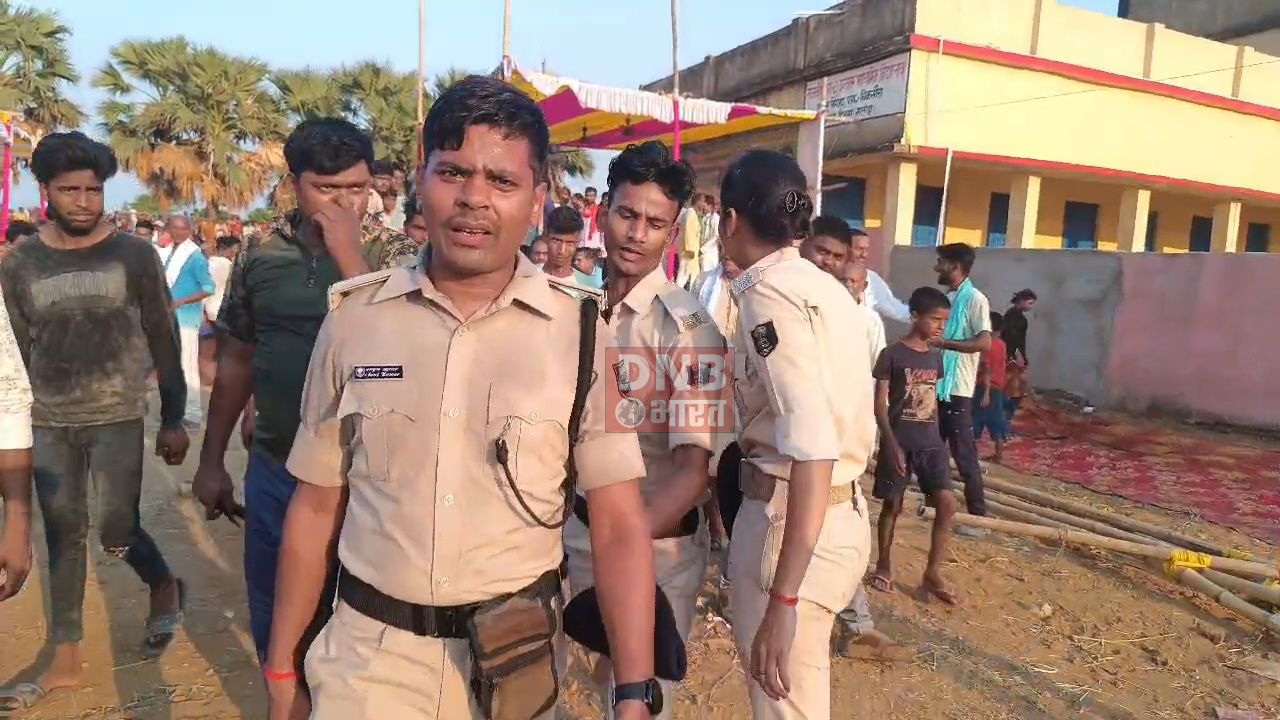 चिराग पासवान की सभा मे महिला सुरक्षाकर्मी के साथ छेड़खानी, भीड़ में बेबस पुलिस 4