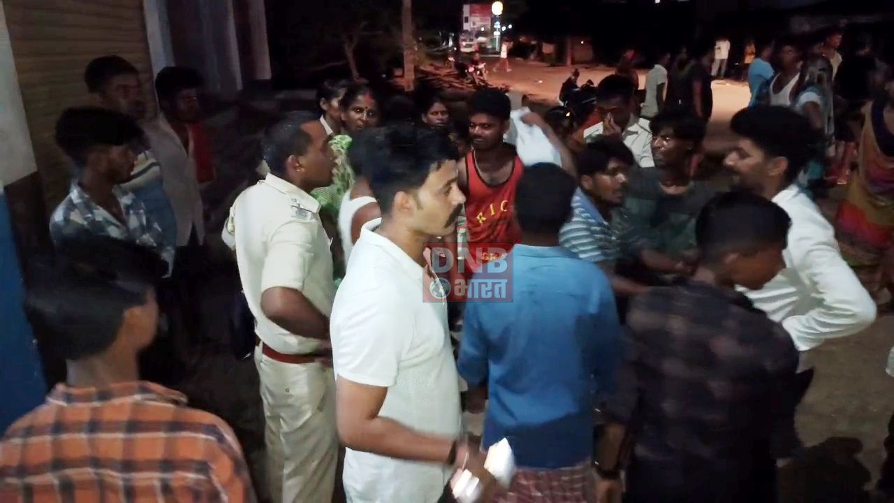निजी क्लीनिक में इलाज के दौरान महिला की हुई मौत, परिजनों ने डॉक्टर पर लापरवाही का आरोप लगाकर अस्पताल में हंगामा कर किया तोड़फोड़, अस्पताल के नर्स को छत से नीचे फेंका 3