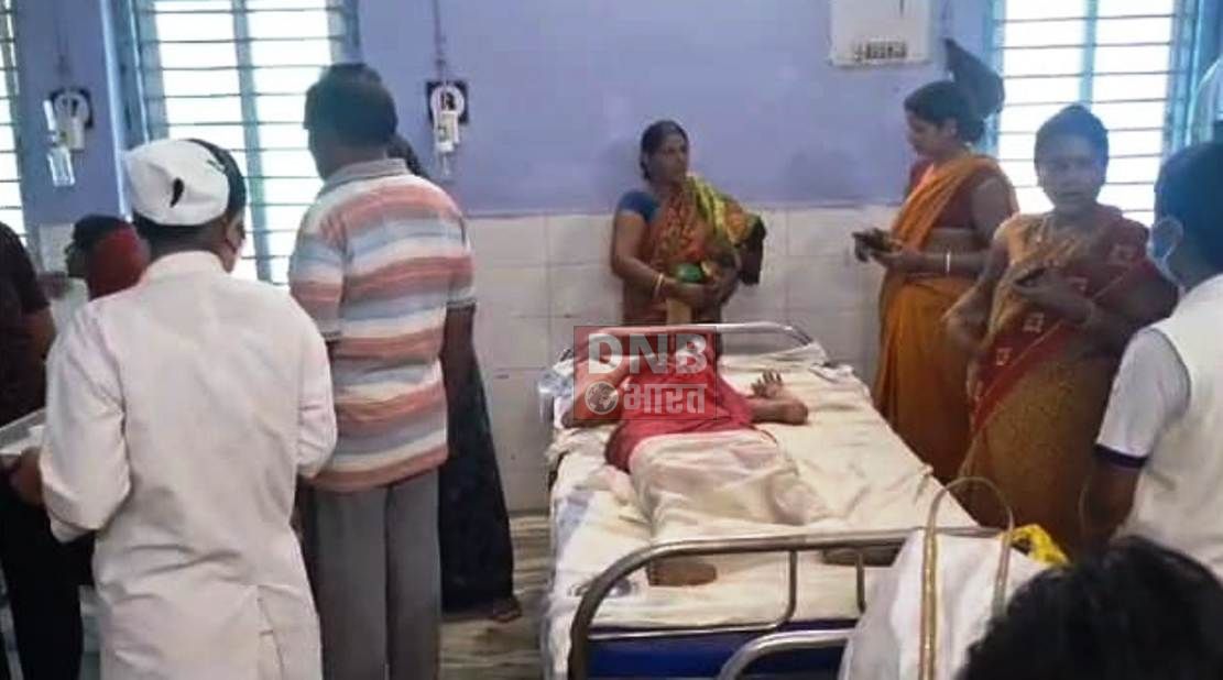 चुल्हे पर खाना बनाने के दौरान घर में लगी आग,सांस व बहु गंभीर रुप से घायल,सदर में चल रहा ईलाज,परिजनों में मचा कोहराम 3