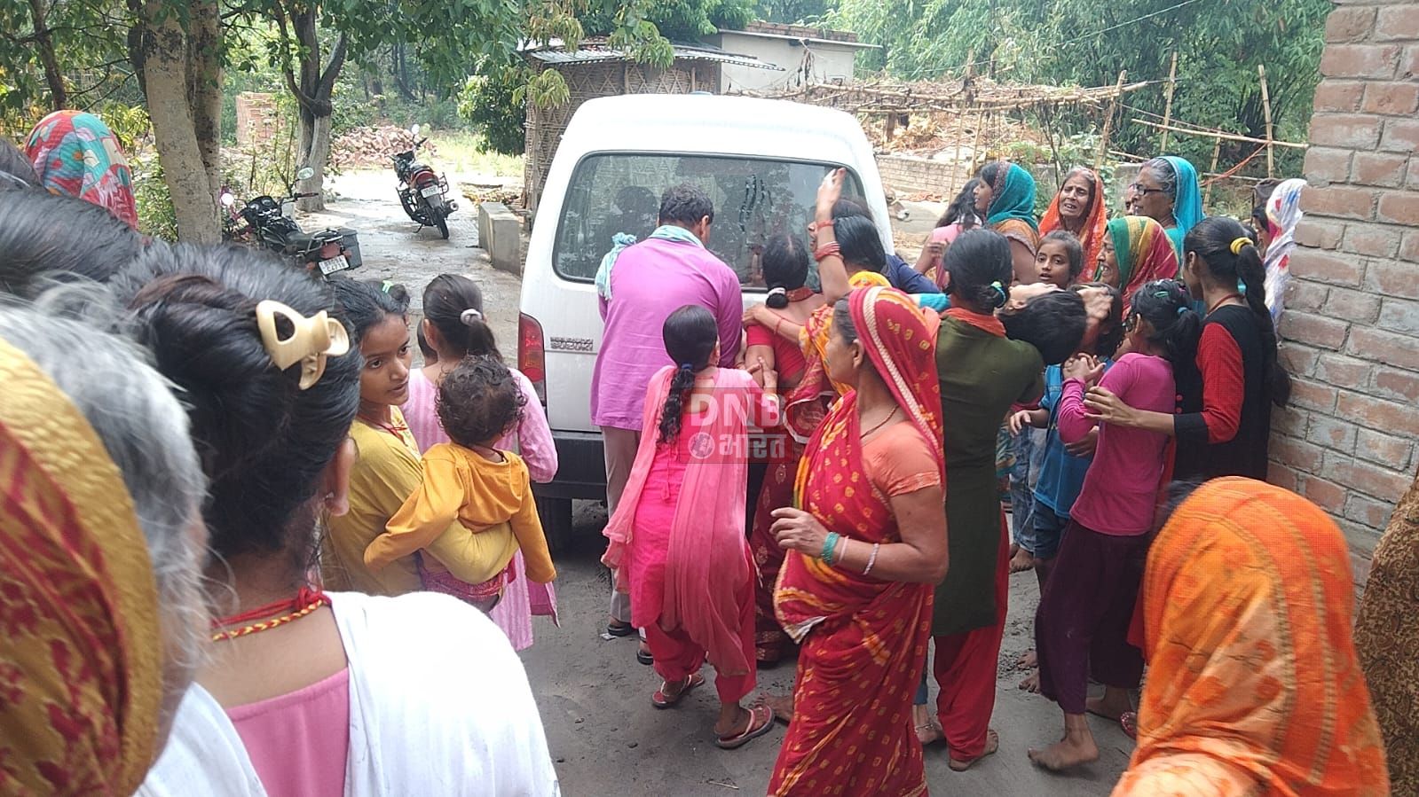 तेघड़ा में स्कूली बस ने छात्र को कुचला, मौके पर हुई मौत, परिजनों में मचा कोहराम 2