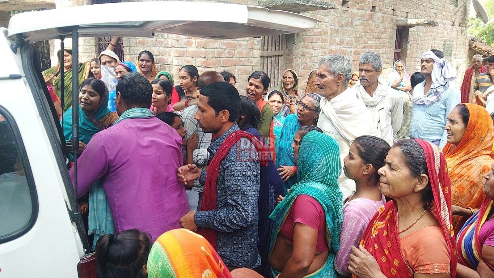 तेघड़ा में स्कूली बस ने छात्र को कुचला, मौके पर हुई मौत, परिजनों में मचा कोहराम 3