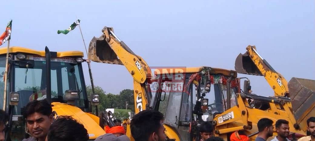 बिहार में लालू कांग्रेस के राज में बिहार में नक्सलवाद, आतंकवाद सिर चढ़कर बोल रहा था, अब हम सब लालटेन युग में नहीं जाना चाहते हैं - योगी आदित्यनाथ 4