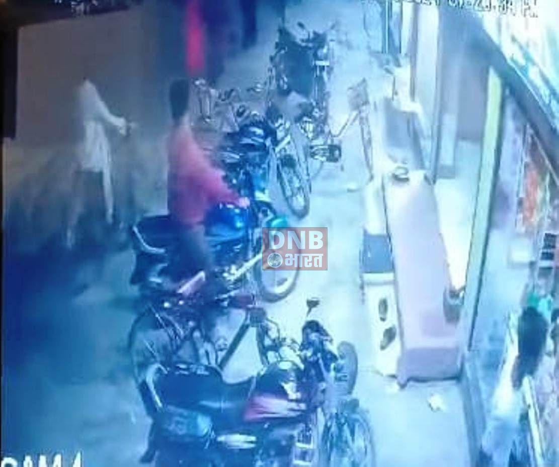 समस्तीपुर: दुकान बंद करने के दौरान स्वर्णकार के बाइक की डिक्की से अपराधियों ने चार लाख का जेवर लेकर हुआ फरार, पुलिस जाँच में जुटी   2