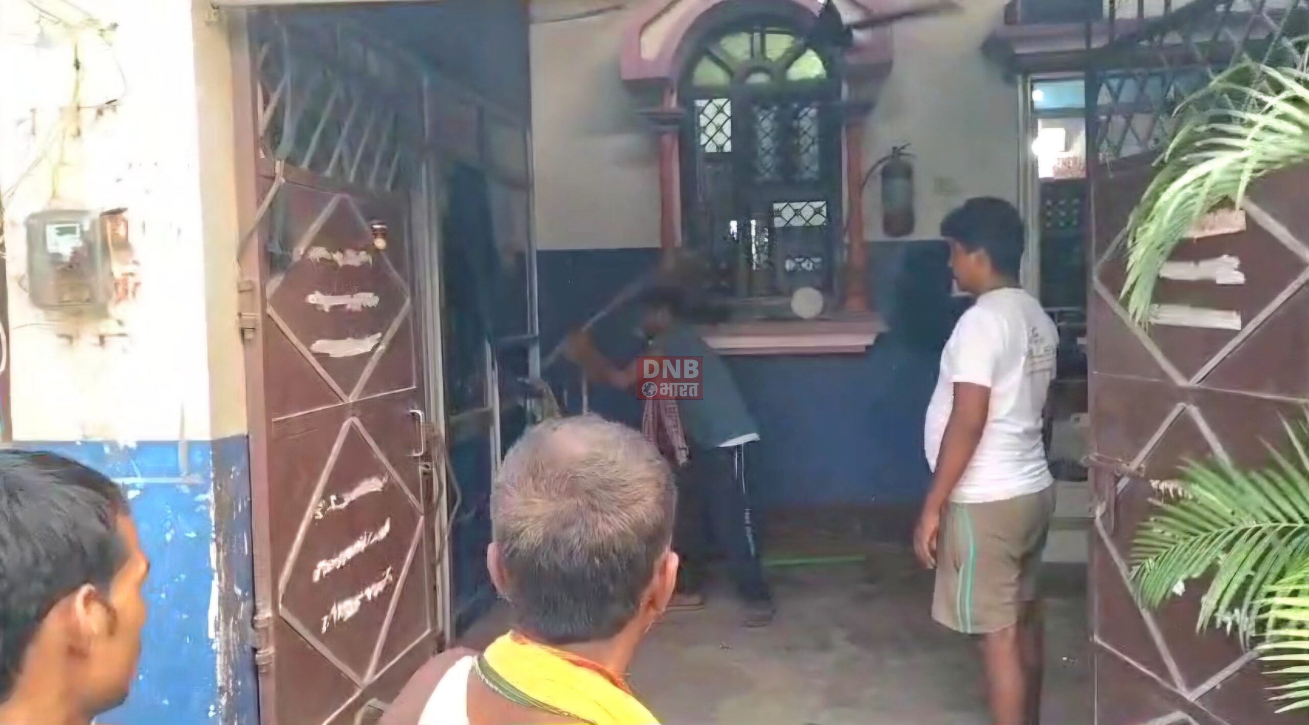 बेगूसराय में प्रसव के दौरान महिला की मौत, आक्रोशित लोगो ने लापरवाही का आरोप लगाकर किया तोड़फोड़, 4