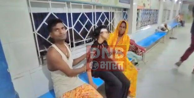 बेगूसराय सदर अस्पताल की लापरवाही, इमरजेंसी मरीज को नही मिला स्ट्रेचर , गोद मे ले जाने को मजबूर  2