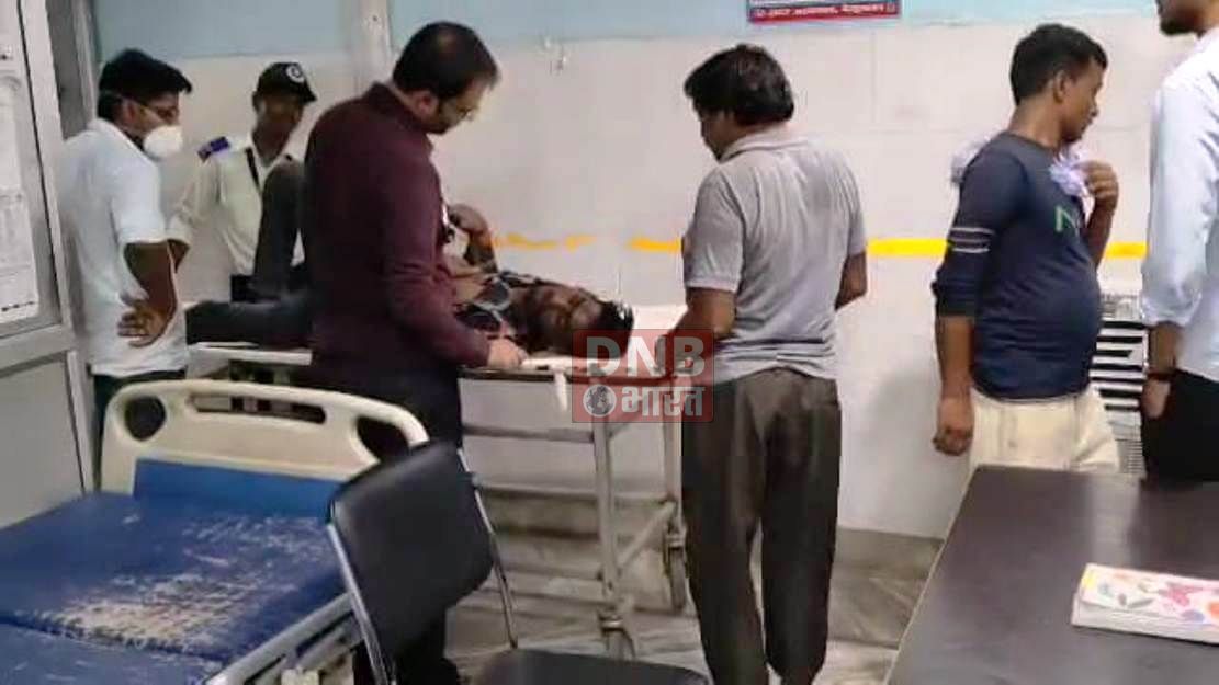 बेगूसराय में बेंखौफ अपराधियों ने एक युवक से 50 हज़ार की रंगदारी नहीं देने पर पिलर में बांधकर बेहरमी से किया पिटाई, मृत समझकर घर के समीप फेका 3