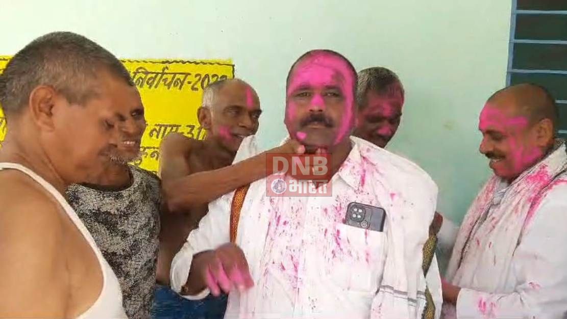 बिहारशरीफ में नरेंद्र मोदी के तीसरी बार प्रधानमंत्री बनने पर भाजपा कार्यकर्ताओं ने अबीर गुलाल लगा और मिठाई खिला दी बधाई 2