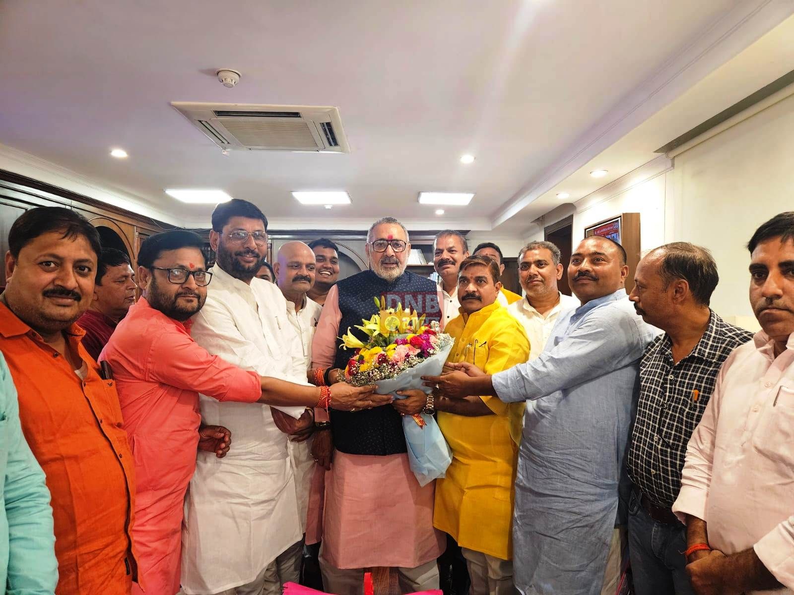 बेगूसराय के सांसद गिरिराज सिह को टेक्सटाइल मंत्री के रुप में पदभार ग्रहण के उपरांत संसदीय क्षेत्र में लौटने पर कार्यकर्ताओं ने किया स्वागत 2