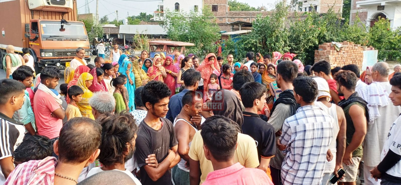 बछवाड़ा के फतेहा पंचायत में फंदे से लटका मिला युवक का शव, परिजनों ने लगाया हत्या करने का आरोप 3