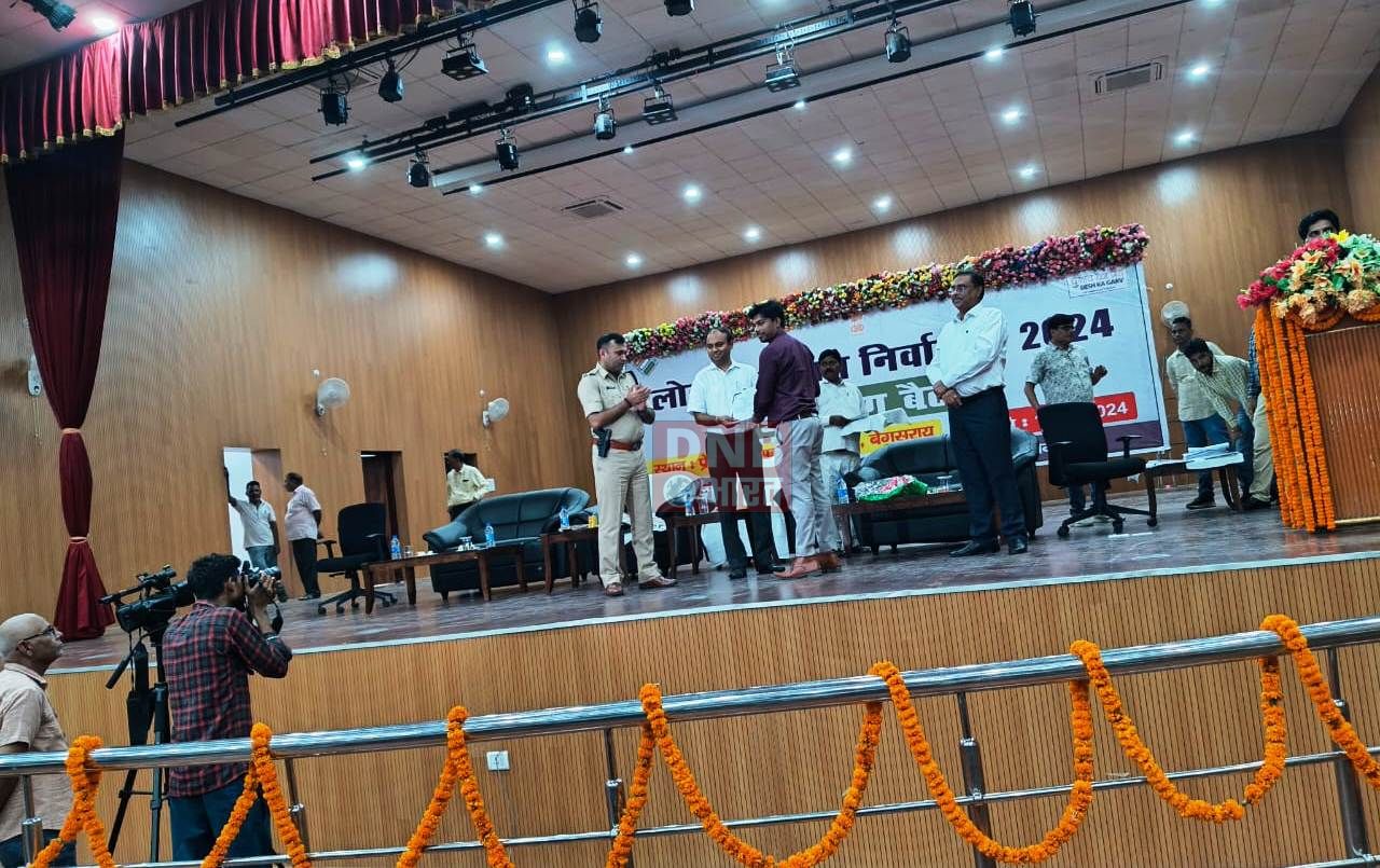लोकसभा चुनाव में अच्छा प्रदर्शन करने पर जिलाधिकारी ने बीडीओ को प्रशस्ति पत्र देकर किया सम्मानित 2