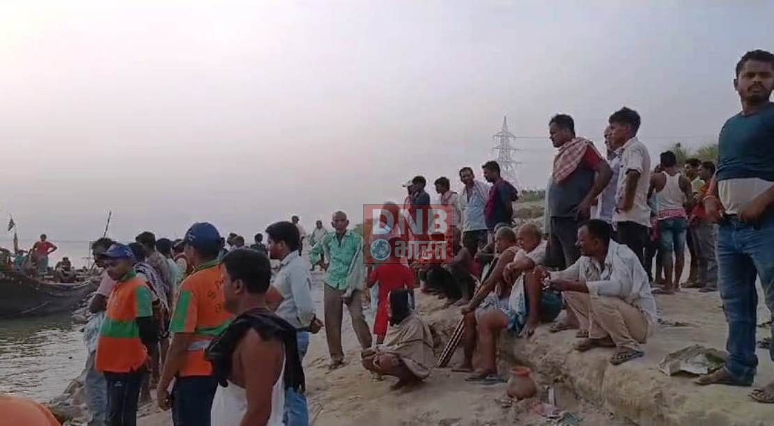 दाह-संस्कार करने पहुंचे तीन युवक की गंगा नदी में डुबने से हुई मौत, गोताखोर ने तीनों युवकों के शव को निकाला बाहर 2