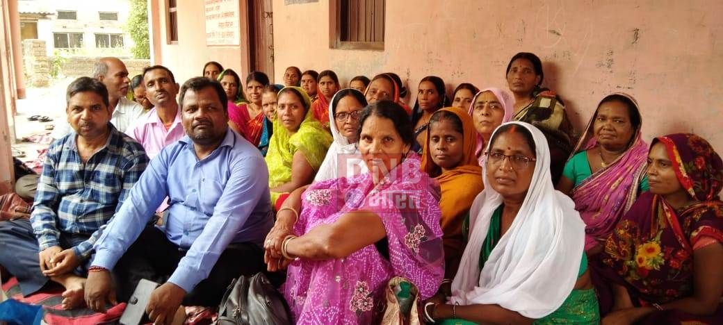 आशा,आशा फैसिलेटर व कुरियर ने अपनी 25 हजार वेतन समेत 14 सुत्रीय मांगों को लेकर डीएम व सीएम का करेगे घेराव - कौशलेंद्र वर्मा 2