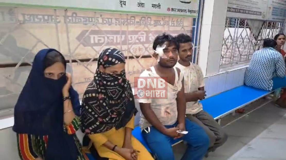 फेसबुक पर गाली गलौज का आरोप लगाकर मारपीट, दो महिला समेत चार लोग घायल, सदर अस्पताल में चल रहा है ईलाज 2