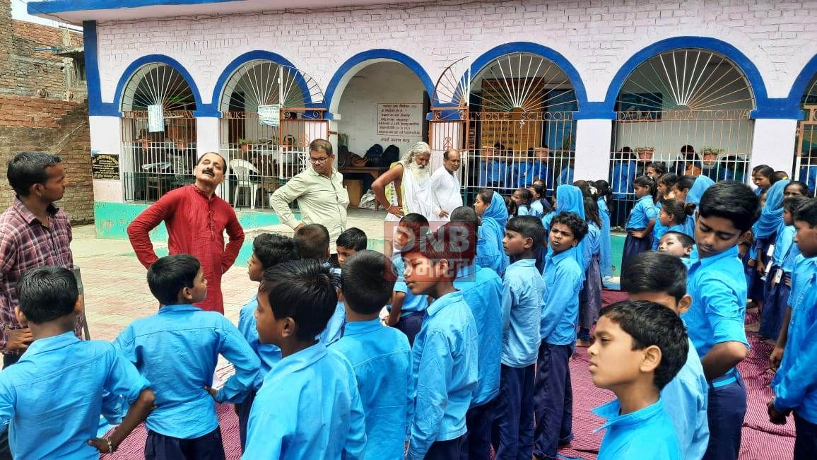रोगमुक्त जीवन की आधार शिला है योग, अपने दिनचर्या में शामिल कर स्वस्थ्य रहे - बीडीओ 3
