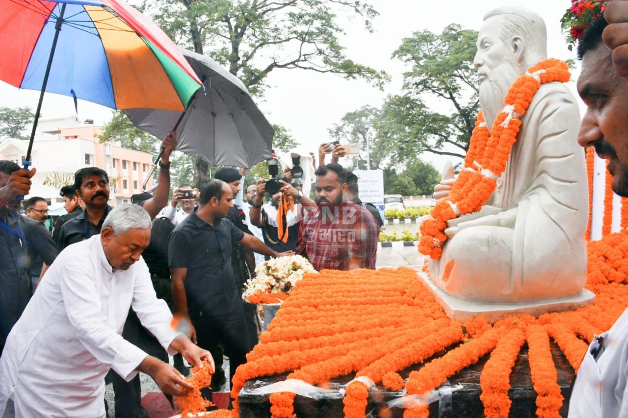 बिहार के मुख्यमंत्री नितीश कुमार ने वाल्मीकिनगर में वाल्मीकि सभागार एवं अतिथि गृह का किया लोकार्पण 6