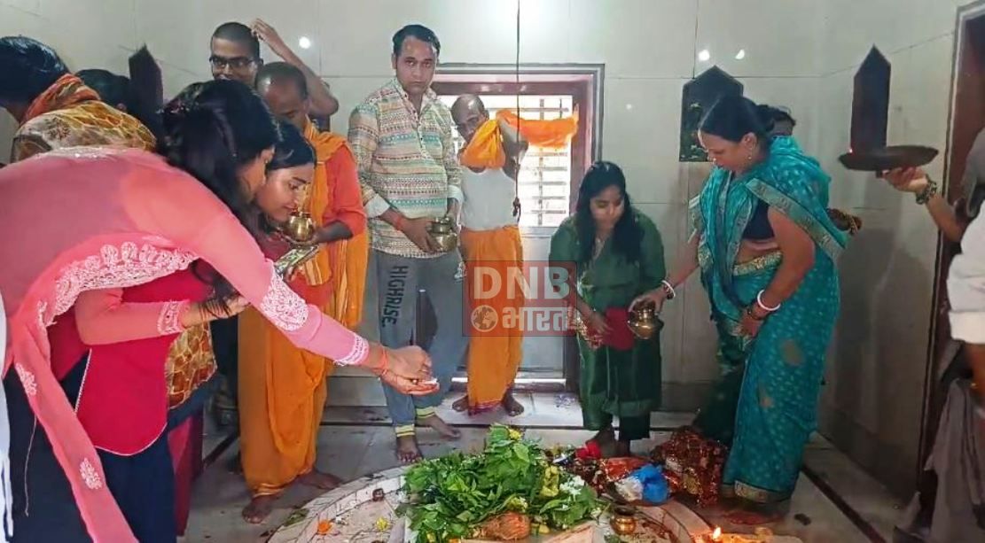 पहली सोमवारी को लेकर बिहार शरीफ के नीलकंठेश्वर और जंगलिया बाबा मंदिर में जलाभिषेक के लिए उमड़ी भक्तों की भीड़ 2