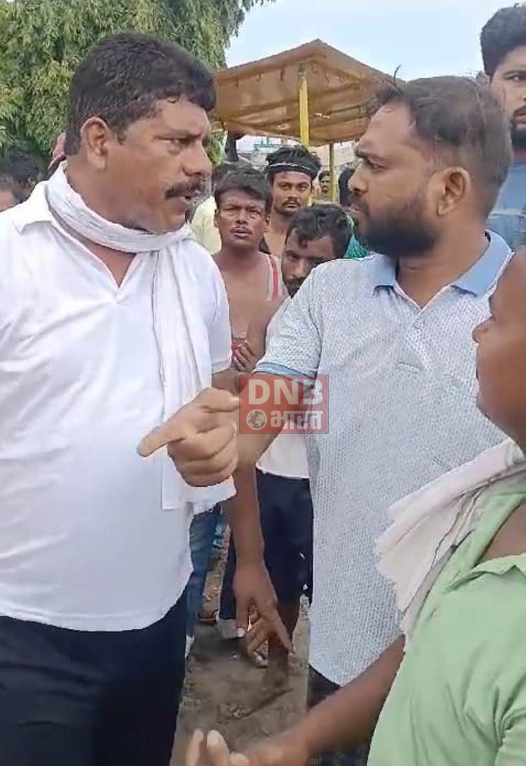 बेगूसराय नगर निगम में अतिक्रमण हटाने को लेकर मेयर प्रतिनिधि व पुर्व उप मेयर आपस में भिड़े 4