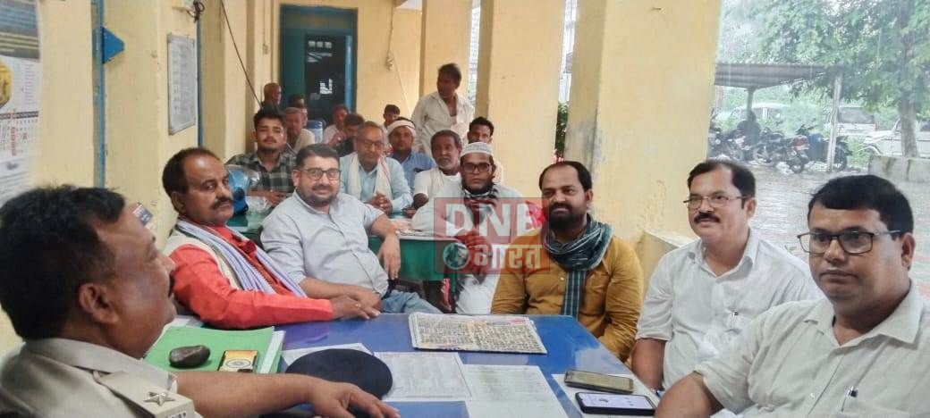 सौहार्दपूर्ण वातावरण कायम रखने में प्रशासन के साथ साथ जनप्रतिनिधियों, शांति समिति के सदस्यों, बुद्धिजीवियों, सामाजिक कार्यकर्ताओं का अहम योगदान होता है - अनुरंजन कुमार 2
