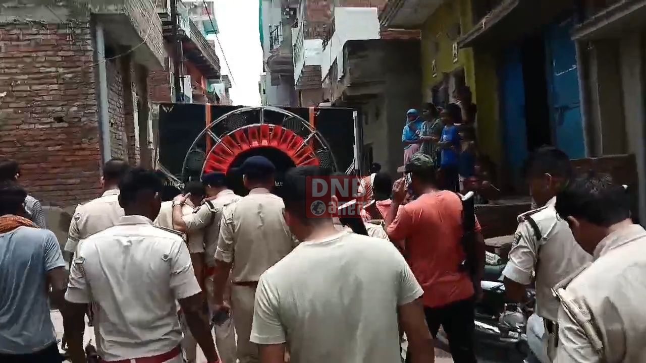 मोहर्रम को लेकर बज रहे डीजे को पुलिस ने किया जप्त, कार्यवाही में जुटी पुलिस प्रशासन 2