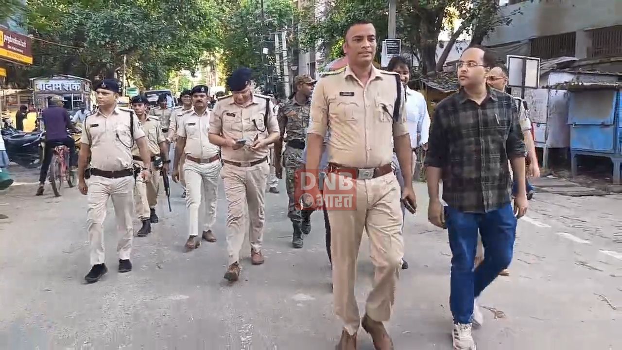 मोहर्रम को लेकर बिहार थाना परिसर से निकाला गया फ्लैग मार्च, डीएम एसपी सीआरपीएफ एवं अन्य सुरक्षा बलो ने शहर के संवेदनशील इलाकों में किया फ्लैग मार्च 2