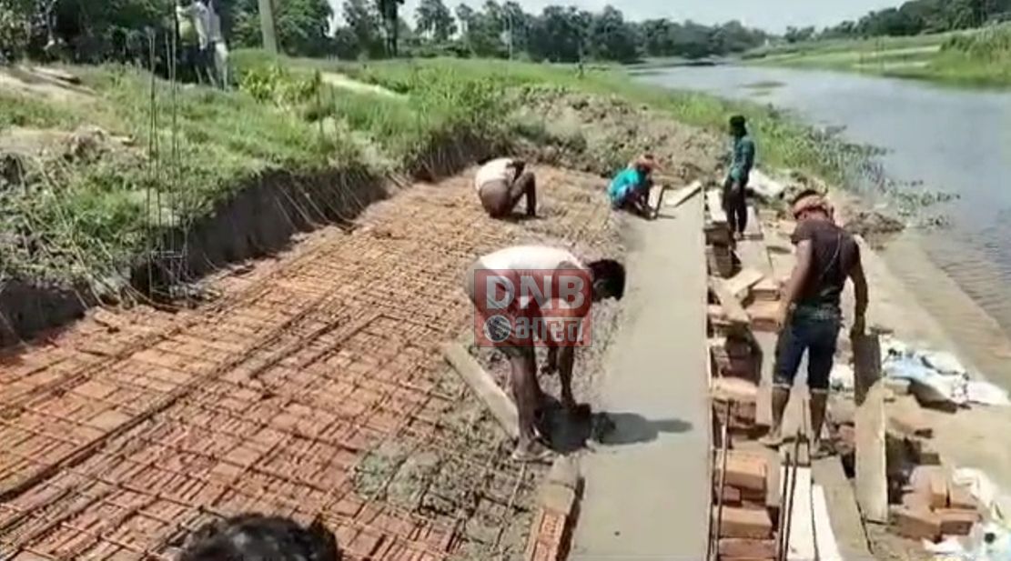भगवानपुर के लखनपुर बलान नदी में पंचायत समिति अंश से सीढ़ी निर्माण में अनियमितता का ग्रामीणों ने लगाया आरोप 2