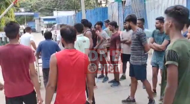 बेगूसराय में तेज रफ्तार हाईवा ट्रक ने दो छात्रा को कुचल कर किया बुरी तरह से घायल, दोनों छात्रा सदर अस्पताल में भर्ती  2