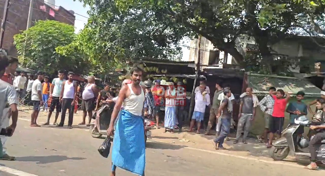 नालंदा: बिजली और पानी की समस्या को लेकर स्थानीय ग्रामीणों ने मुख सड़क मार्ग को किया जाम, जाम लगने से लगे वाहनों की लंबी कतारे 3