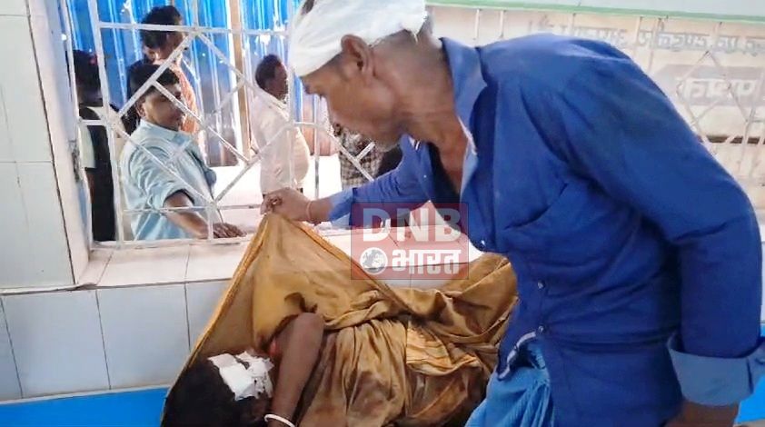बेगूसराय में मनचले को रास्ते पर खड़ा रहने से मना करने पर घर पर ईट पत्थर से हमला कर पति पत्नी को किया बुरी तरह घायल,सदर अस्पताल में भर्ती   2