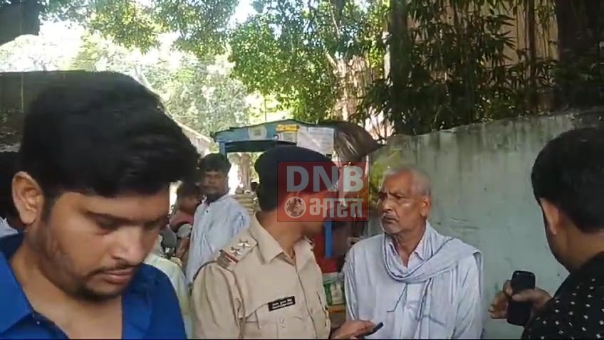 समस्तीपुर: दिनदहाड़े हथियारबंद अपराधियों ने रजिस्ट्री कार्यालय परिसर से रजिस्ट्री ऑफिस के कातिब से एक लाख रुपये लेकर हुआ फरार,पुलिस कर रही है जांच 2