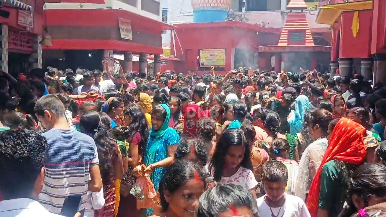 समस्तीपुर: बोल बम व हर हर महादेव के जय घोष से गूंजा थानेश्वर स्थान मंदिर का शिवालय 2