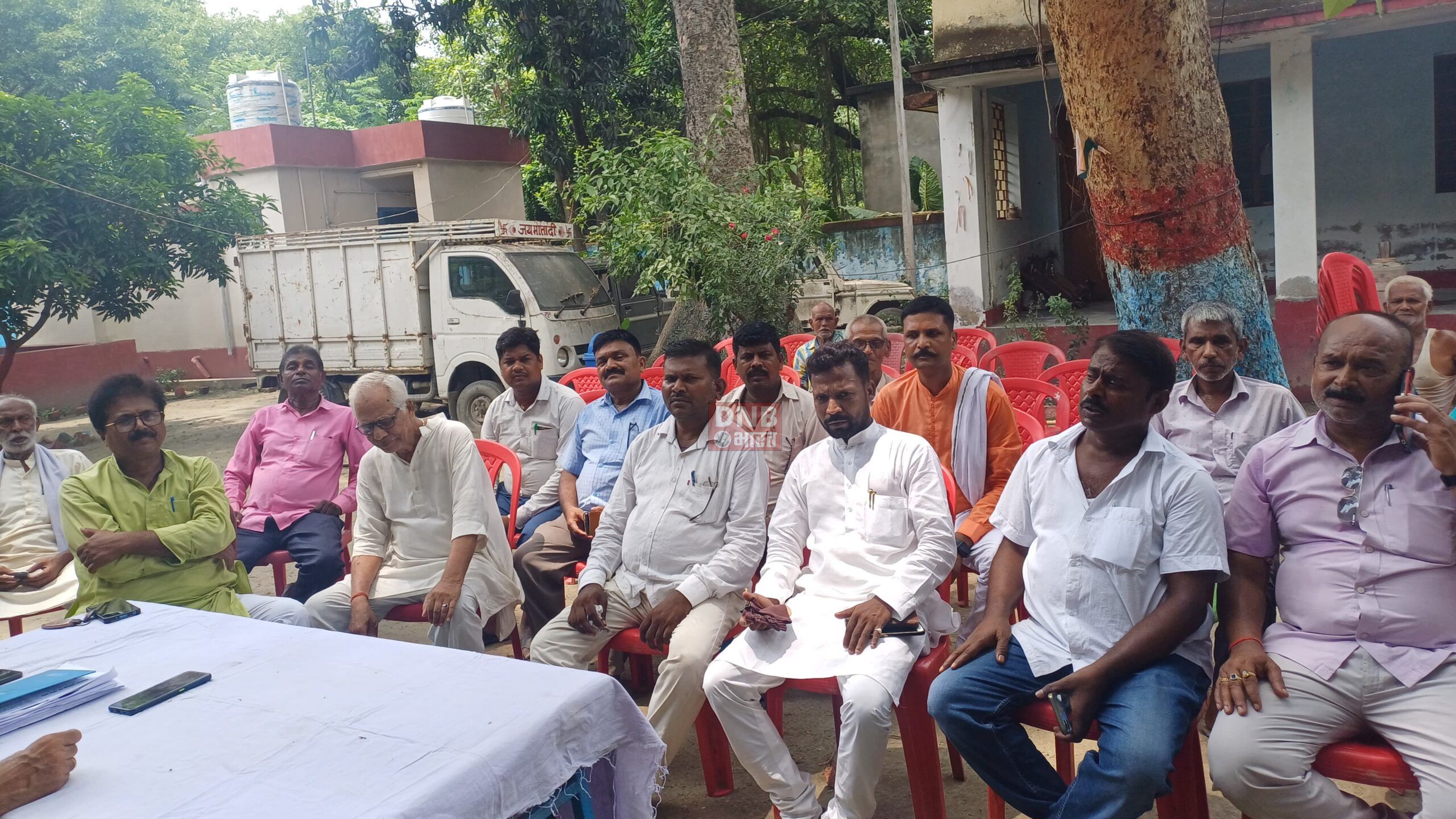 नये अपराधिक कानुन लागू होने पर थाना परिसर में पुलिस के साथ जनप्रतिनिधि व गण्यमान्य व्यक्ति की बैठक, थाना प्रभारी ने दी नये कानून की जानकारी 2