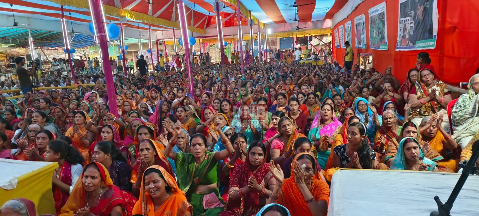 ईश्वर को प्राप्त करने का सबसे सरल व उत्तम साधन प्रेम है,जहां प्रेम है वहीं ईश्वर है - साध्वी प्राची 5