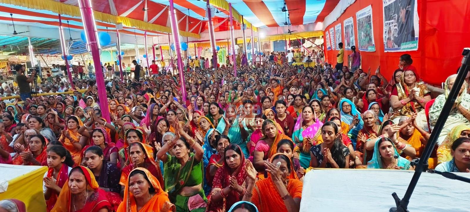 ईश्वर को प्राप्त करने का सबसे सरल व उत्तम साधन प्रेम है,जहां प्रेम है वहीं ईश्वर है - साध्वी प्राची 3