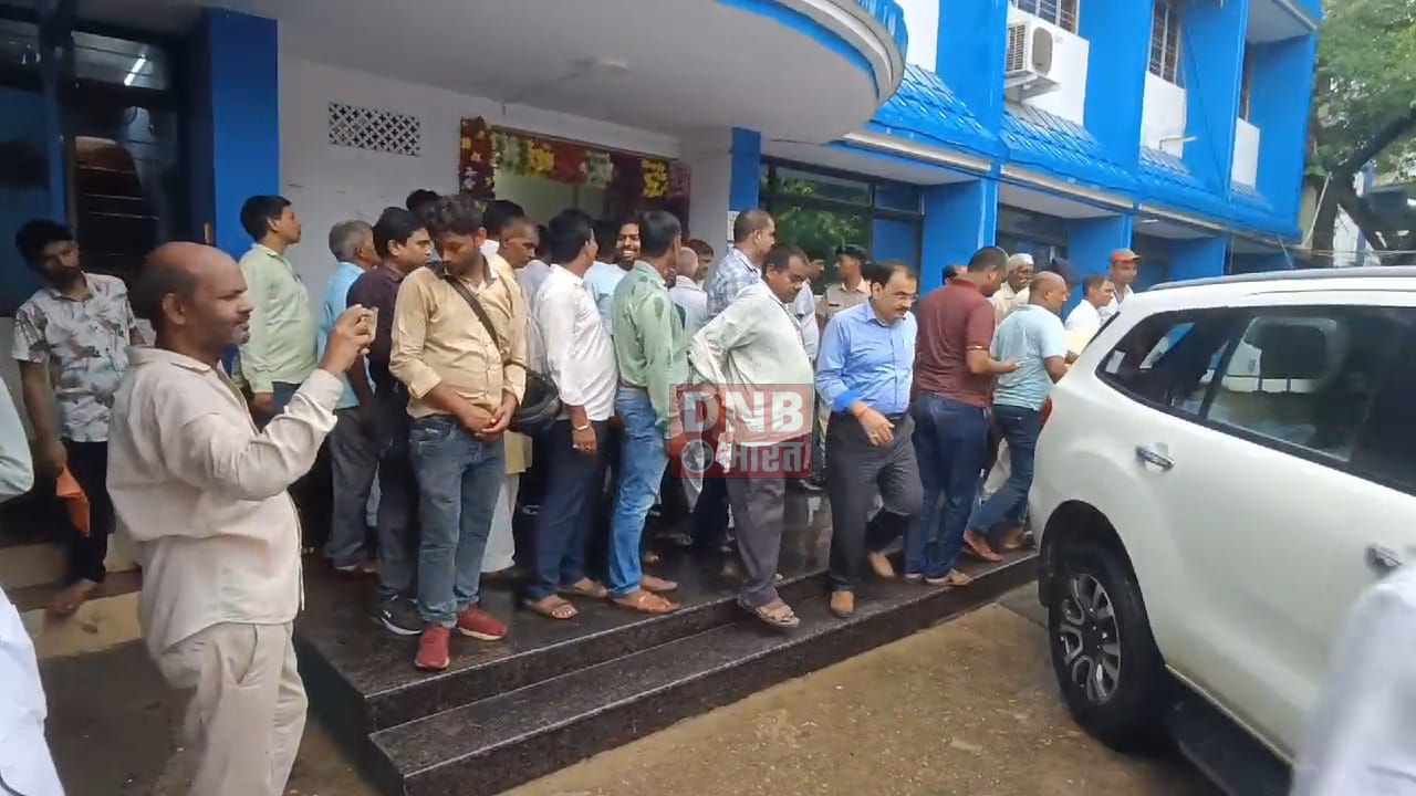 नालंदा: बीडीओ के मनमाने रवैए के खिलाफ जनप्रतिनिधियों ने प्रभारी मंत्री विजय कुमार चौधरी को सौपा ज्ञापन 3