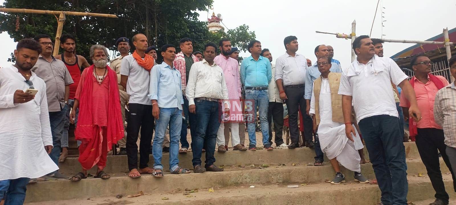 बछवाड़ा के झमटिया में सावन महोत्सव की तैयारी को लेकर पदाधिकारी, जनप्रतिनिधि व समाजसेवी की बैठक आयोजित 3