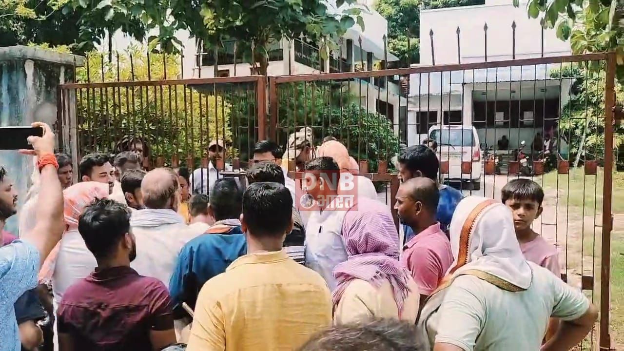 कैमूर में स्मार्ट मीटर का विरोध, बिजली विभाग की टीम के सामने लोगों का हंगामा 2