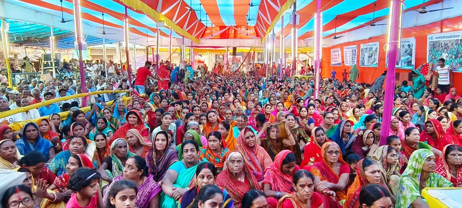 जो मनुष्य दुसरे के अधिकार को अपनी ताकत के बल पर हासिल कर लें ,भोजन में मांस मदिरा का प्रयोग कर पराये स्त्री को जबरन अपने अधिकार में कर लें वही मनुष्य दानव कहलाता है - साध्वी प्राची 3