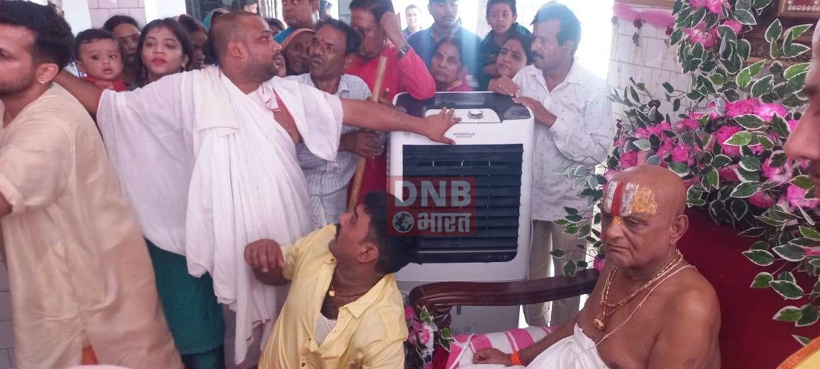बछवाड़ा के गीताधाम फतेहा में गुरु पूर्णिमा के अवसर पर सदगुरुदेव बाबा भंडारी की पूजा-अर्चना के बाद शिष्यों के बीच दीक्षा कार्यकर्म का किया गया आयोजन 3
