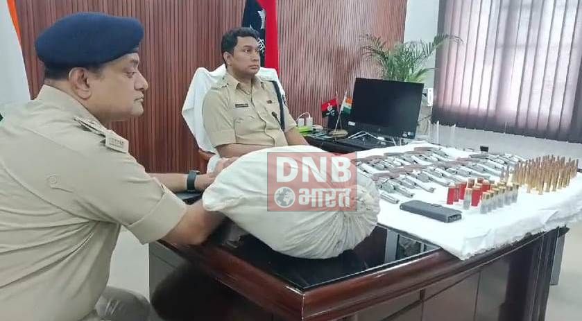 हथियार तस्करी मामले में पुलिस ने एक महिला समेत तीन व्यक्ति को किया गिरफ्तार, भारी मात्रा में हथियार के साथ, गांजा, शराब बरामद 3